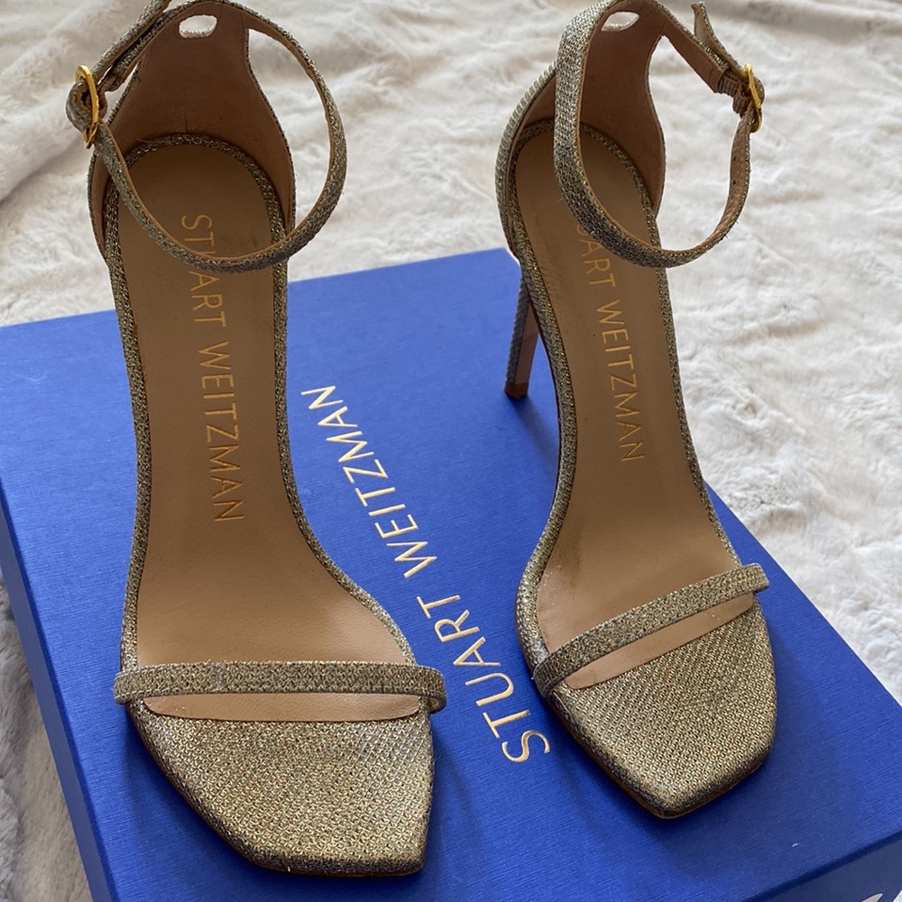 Stuart Weitzman Nudistcurve 100 Sandal in Platino - Picture 2 of 8